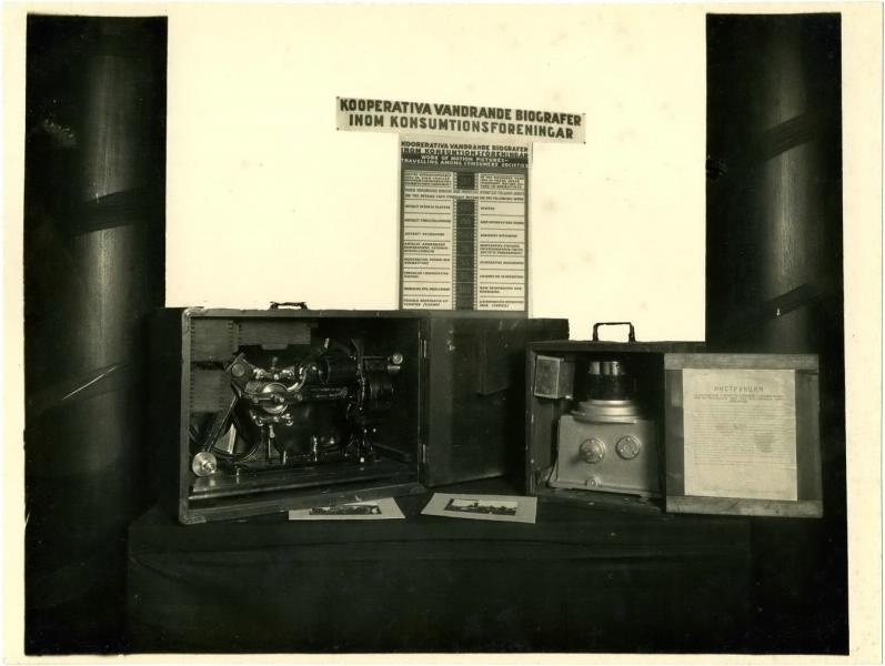 Выставочный стенд с кинопроектором, 1920-е