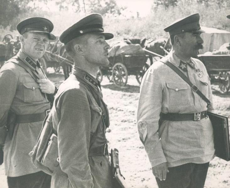 Товарищ Буденный, 22 июня 1941 - 31 августа 1942. Cемен Буденный справа.