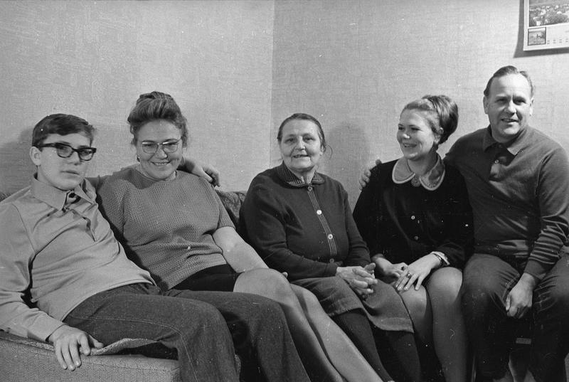 Семейный портрет. Из серии «Главный металлург», 1960-е