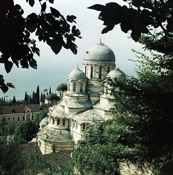 Новоафонский монастырь, 1964 - 1968, Абхазская АСCР г. Новый Афон. Выставка «Абхазия» с этой фотографией.&nbsp;