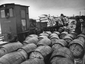 Ладога. Подступы к Ленинграду, 1941 - 1943, Ленинградская обл.. Видеовыставка «Блокадный Ленинград. "Эстафета жизни"»&nbsp;и «История страны под стук колес» с этой фотографией.