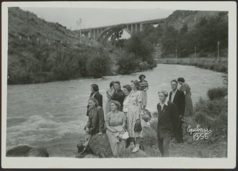 Групповой портрет у реки Раздан, 1956 год, Армения