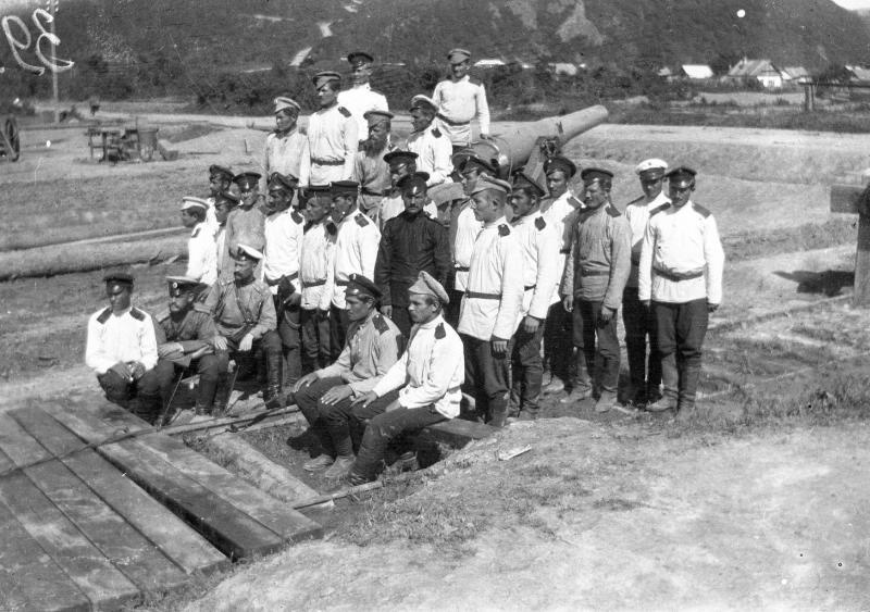 Русско-японская война. Группа офицеров у орудия, 27 января 1904 - 23 августа 1905, г. Владивосток (?)