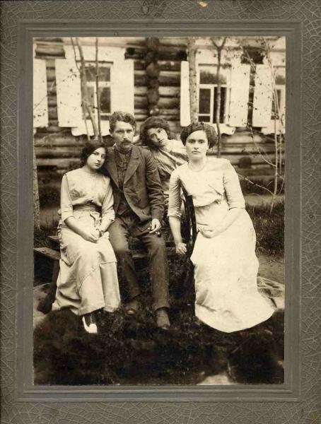Портрет семьи Иосифа Григорьевича Ямпольского, 1913 год, Иркутская губ., Нижнеудинский у., пос. Тулун