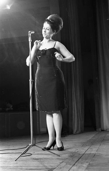 Фото "Солистка Амурской филармонии", 1960-е - История России в фотографиях