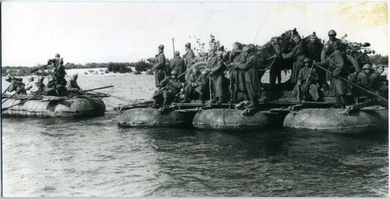 Форсирование реки, 1942 год