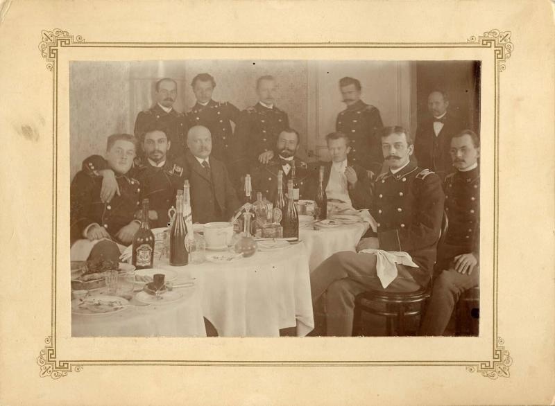 Праздник у чиновников, 1900-е. Выставка «Дореволюционная Россия: за столом» с этой фотографией.&nbsp;