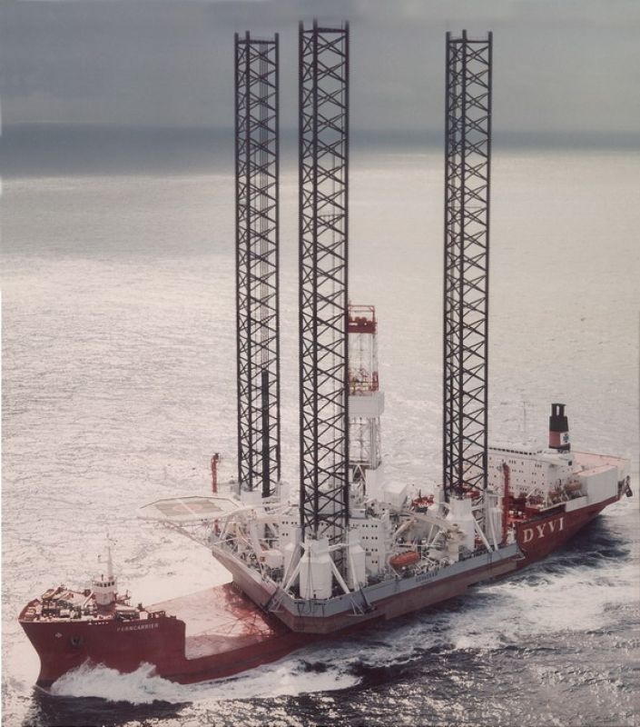 Доставка буровой установки «СПБУ Кольская–20» к месту бурения, 1985 год