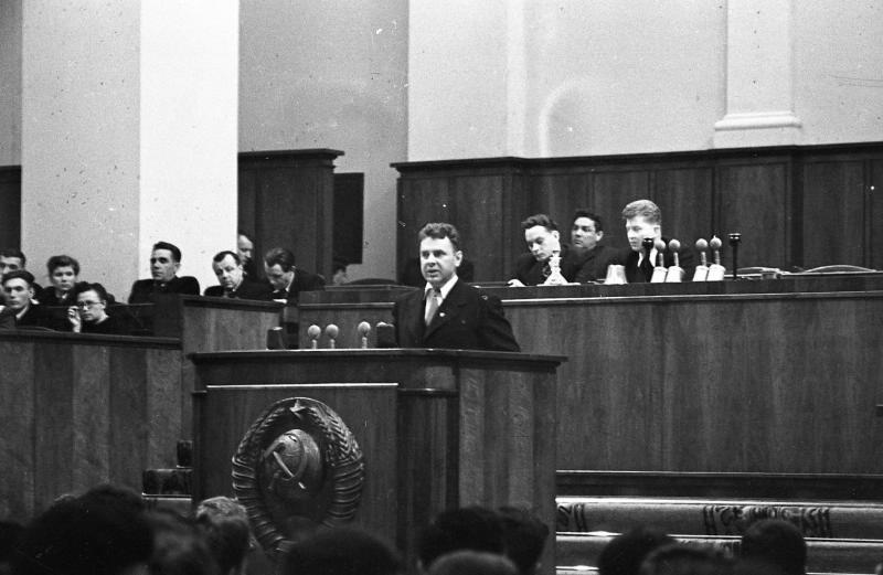 На заседании XI съезда ВЛКСМ в Большом Кремлевском дворце, март - апрель 1949, г. Москва