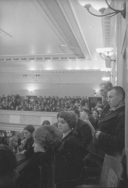 Городской театр им. Пушкина. В зрительном зале, на балконе, 1937 год, г. Магнитогорск