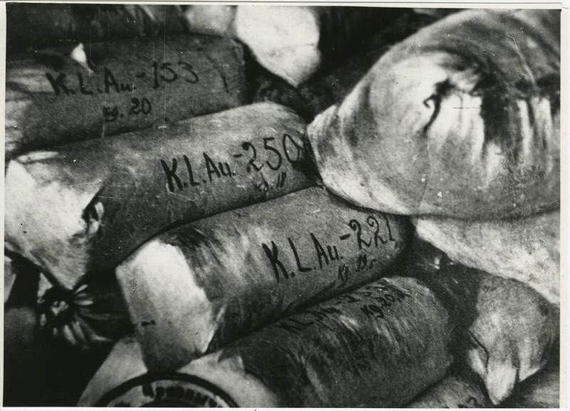 Мешки с волосами заключенных, 1945 год, Польша, г. Освенцим. Концлагерь Освенцим (Аушвиц).Выставка «Холокост» с этой фотографией.&nbsp;