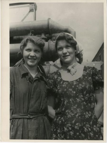 Две девушки, 1960 - 1963