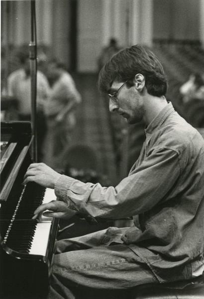 Пианист Сергей Тарасов, 1998 год. Выставка «Лучшие фотографии пианистов» с этой фотографией.