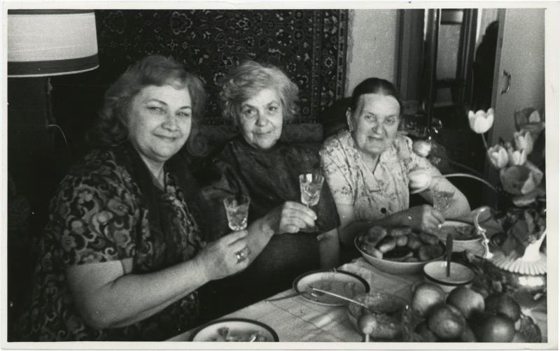 Тамара Белова с подругами, 1970-е