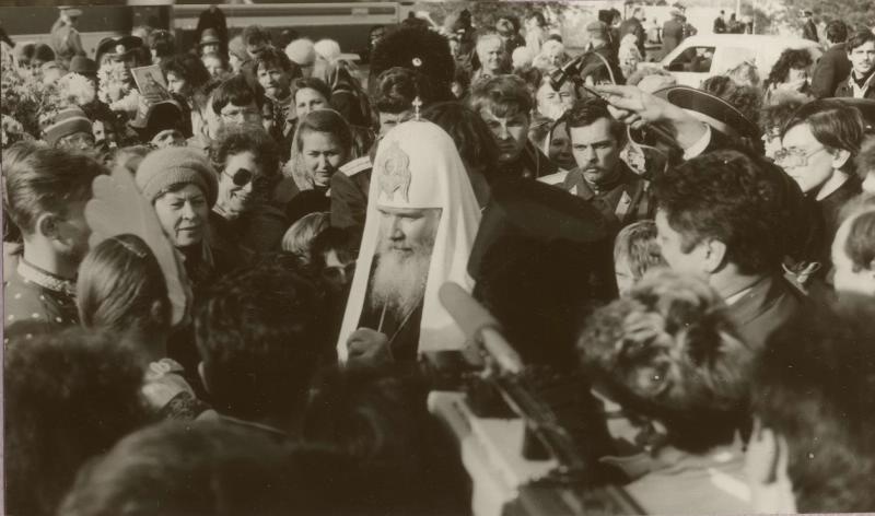 Встреча патриарха Алексия II, 22 октября 1992, г. Астрахань. Из серии «Визит патриарха Алексия II (Московского и Всея Руси) в г. Астрахань с 22 по 26 октября 1992 г.».