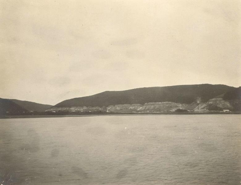 Единственный возвышенный левый берег за Самарой (ворота Жигулей), 1912 год, Симбирская губ., Сызранский у., с. Жигули