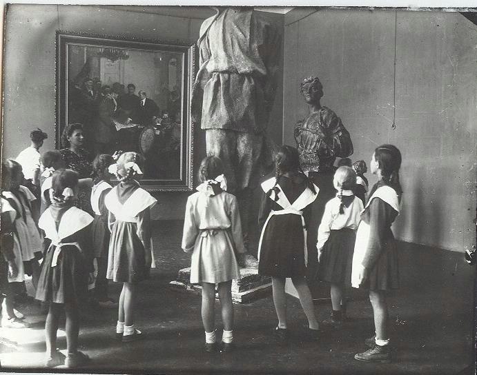 Школьная экскурсия в музее, 1950-е