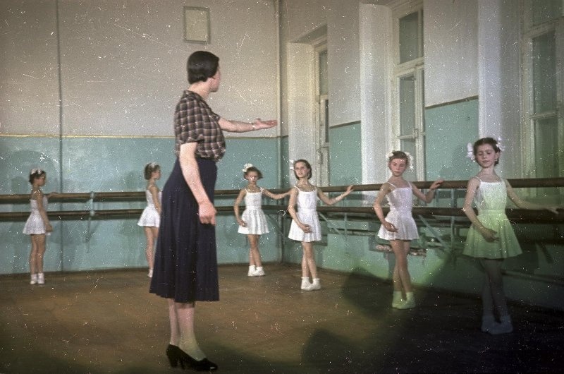 Балетное училище Большого театра. Педагог Е.А. Ланчинская, 1950 - 1955, г. Москва. Выставка «Дорогому Учителю!» с этой фотографией.