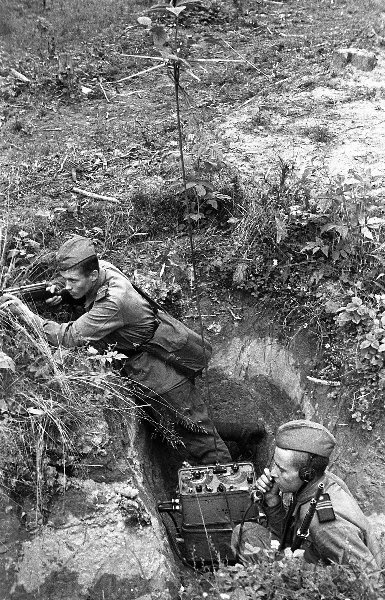 Солдаты в окопе, 6 января 1943 - 31 декабря 1945