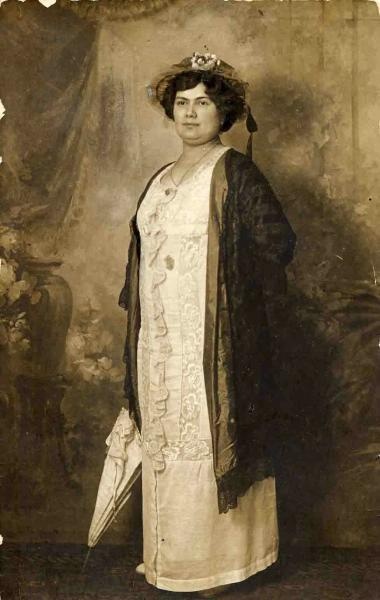 Портрет дамы с зонтиком, 1910-е