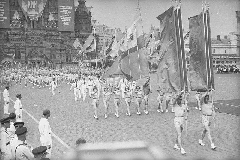 Ссср в 1930 е. Всесоюзный парад физкультурников 1937. Парад физкультурников на красной площади 1946. Парад физкультурников на красной площади 1945. Парад пионеров в СССР В 1930е.