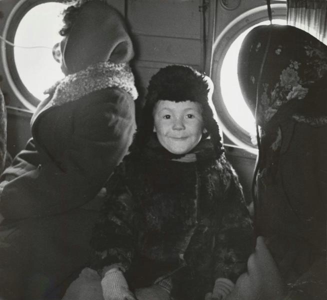 Самотлор. В салоне самолета, 1968 год, Тюменская обл.. Выставки&nbsp;«Приятного полета!», «Вон из Москвы» с этой фотографией.