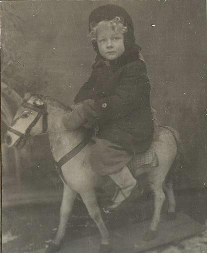 Портрет мальчика на лошадке, 1930-е