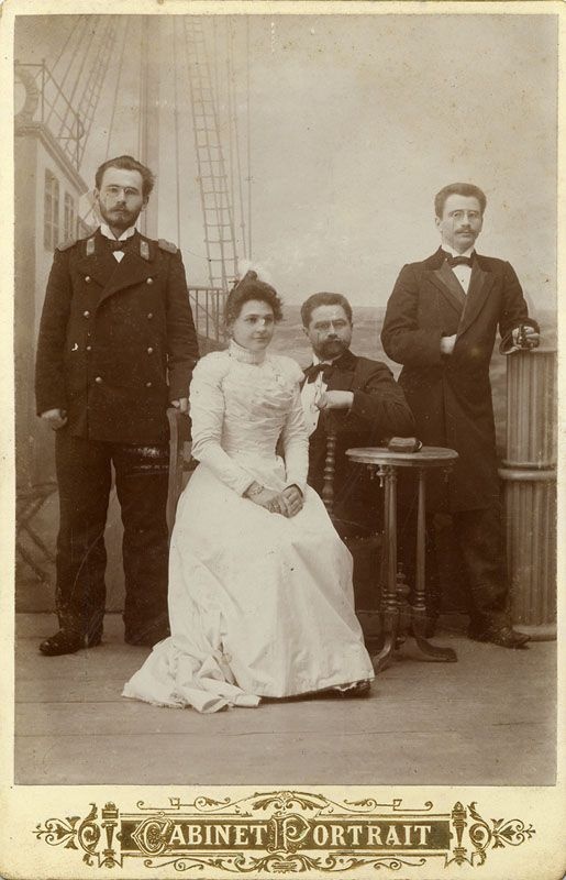 Групповой фотопортрет. В центре Евдокия и Николай Спичкины., 1901 год, г. Глазов
