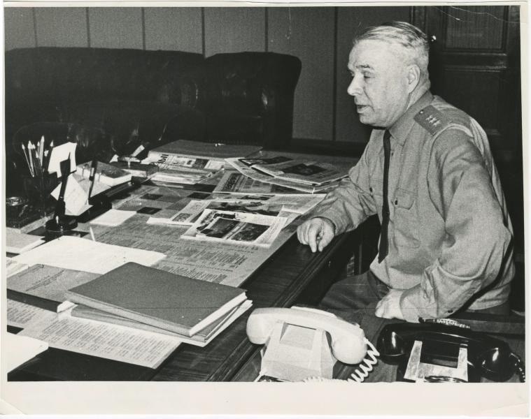 Генерал-полковник Константин Степанович Грушевой в рабочем кабинете, 1970-е, г. Москва