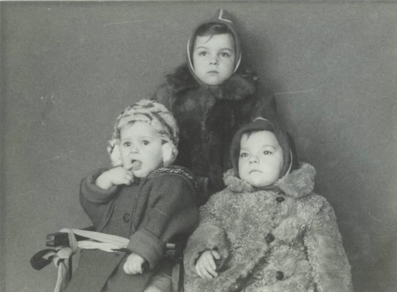 Групповой портрет детей, 1940-е