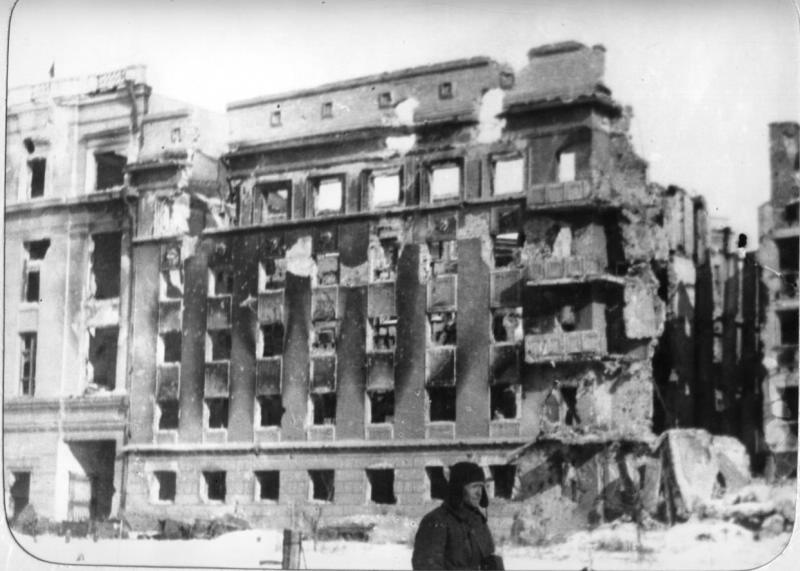 Здание универмага в Сталинграде, где был пленен фельдмаршал Фридрих Паулюс, 1943 - 1944, г. Сталинград