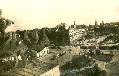Вид площади Свердлова с Большого театра, 1932 год, г. Москва. Сейчас Театральная площадь (в 1919–1991 годах – площадь Свердлова).