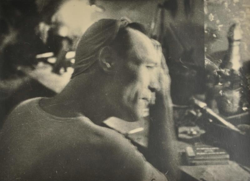 Клоун гримируется, 1928 год, г. Москва. Выставка «В гримерке» с этой фотографией.