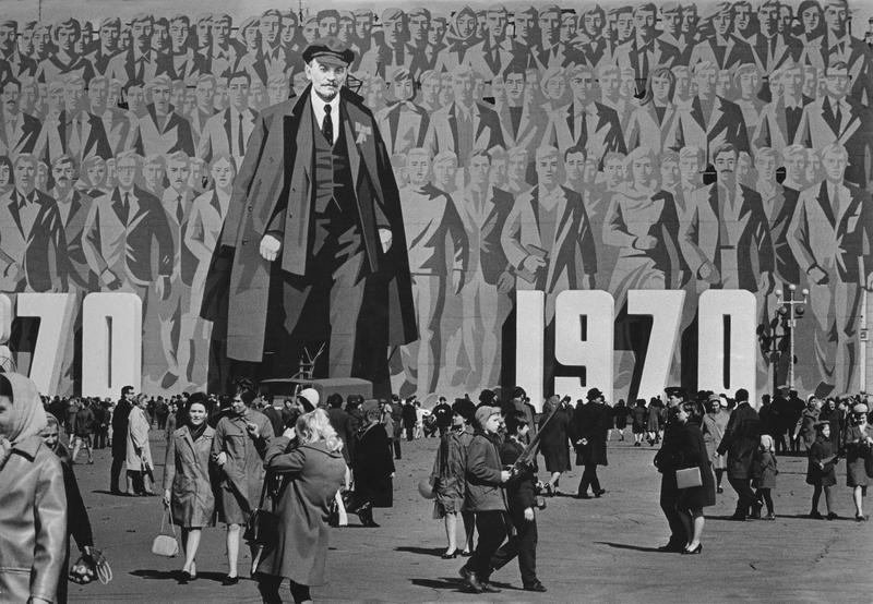 Юбилей, апрель 1970, г. Ленинград. Выставка «Монументальный фон» с этой фотографией.