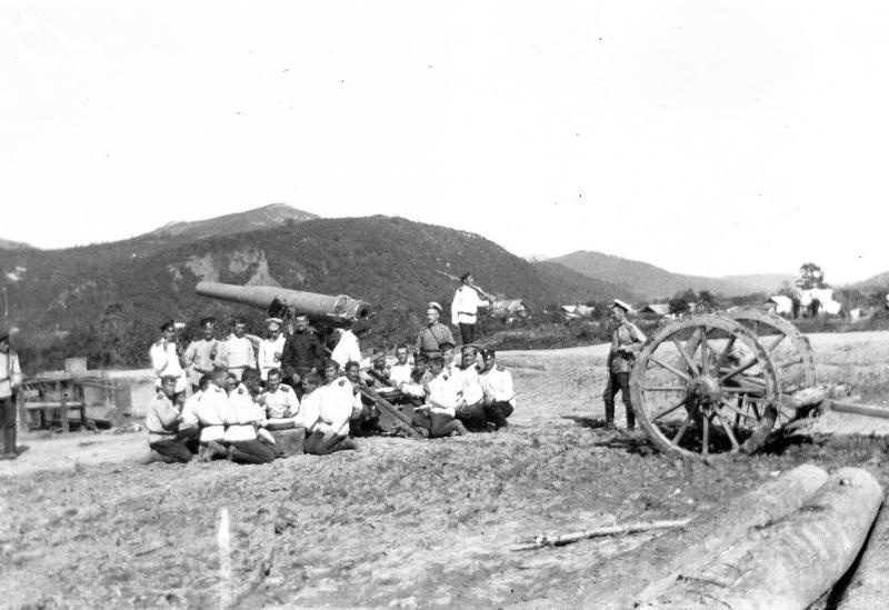 Русско-японская война. Группа офицеров у орудия, 27 января 1904 - 23 августа 1905, г. Владивосток