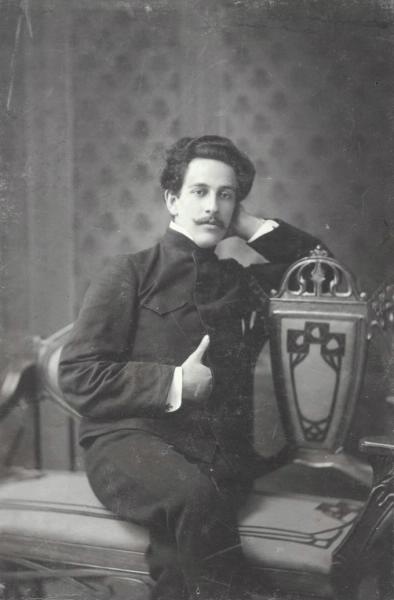 Портрет молодого мужчины, 1910 - 1915, Пензенская губ., г. Пенза. Выставка «Король Модерн» с этой фотографией.