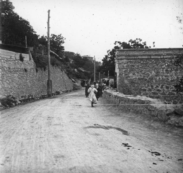 Дорога в горном селении, 1910-е, Крым