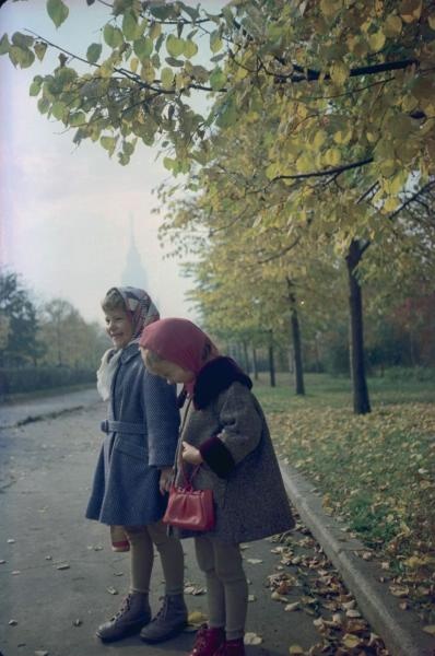 Две девочки-дошкольницы на Ленинских горах, 1965 - 1969, г. Москва