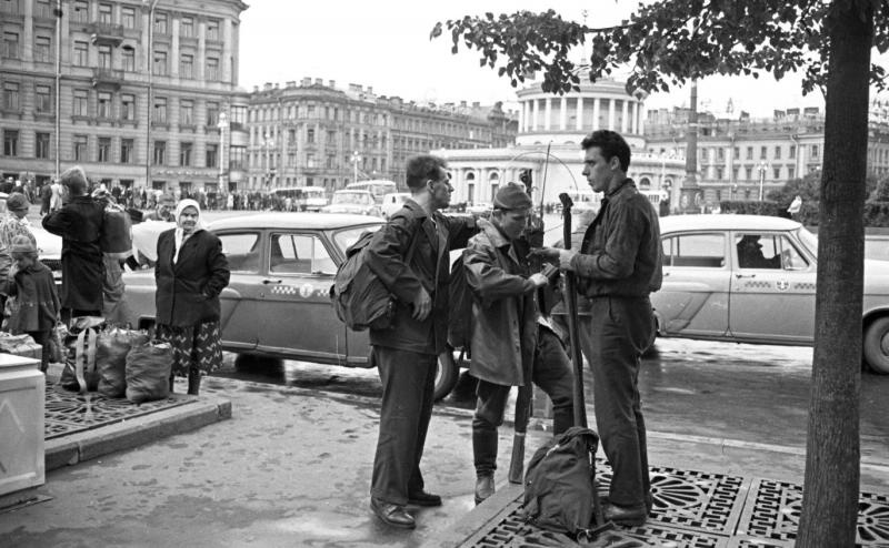 Площадь Восстания. На стоянке такси, 1965 год, г. Ленинград