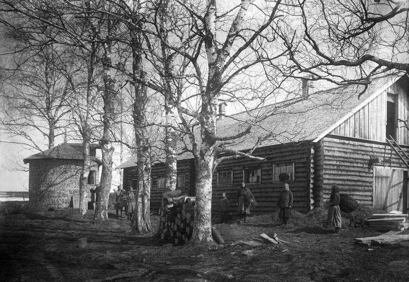 Колхоз им ворошилова. Колхоз им ворошилова. Курилка тракториста. Старые вурнары фото. Колхоз им ворошилова.