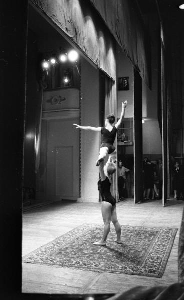 Выступление цирковых гимнастов, 1963 - 1964, г. Москва