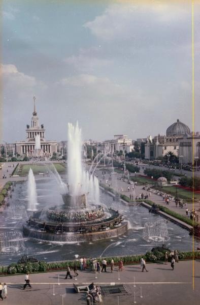 Центральная аллея ВДНХ с фонтанами «Каменный цветок» и «Дружба народов», 1955 - 1965, г. Москва