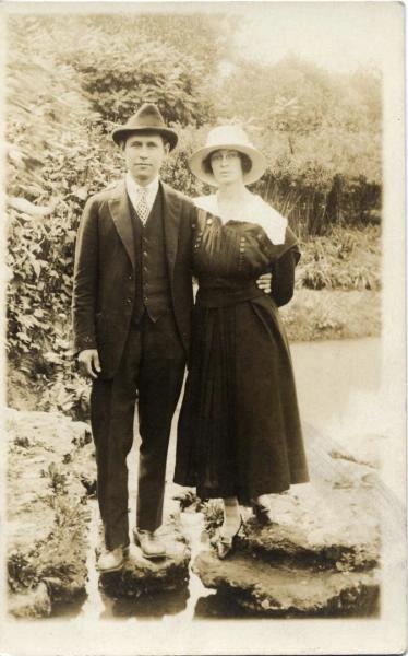 Молодая пара на прогулке, 1918 - 1922