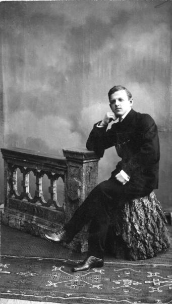 Молодой мужчина, 1913 год