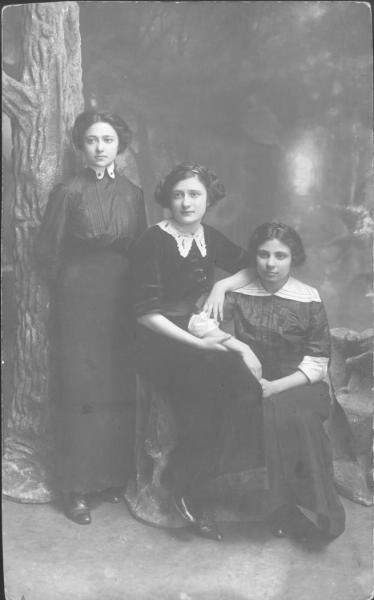 Портрет девушек, 1910 - 1915