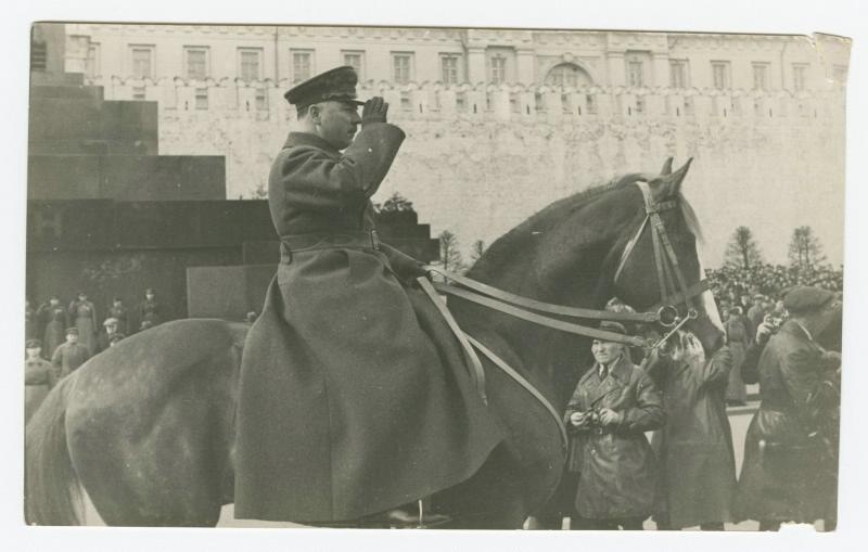 Климент Ворошилов верхом, 1930-е, г. Москва, Красная пл.