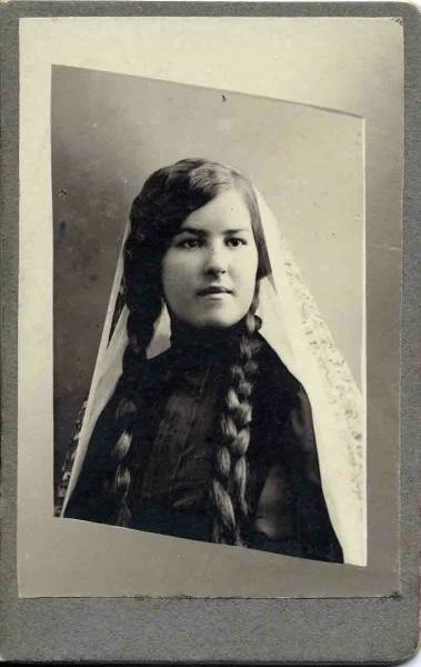Портрет девушки с косами, 1911 год