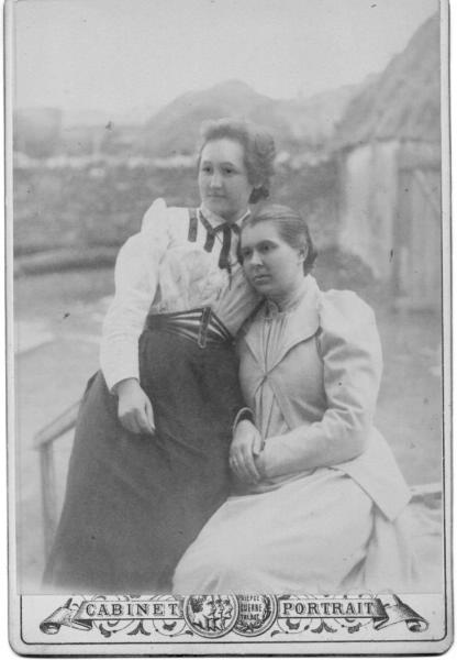 Две женщины, 1890-е