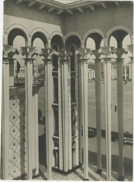 Колоннада Грузинского павильона на ВСХВ, 1939 год, г. Москва