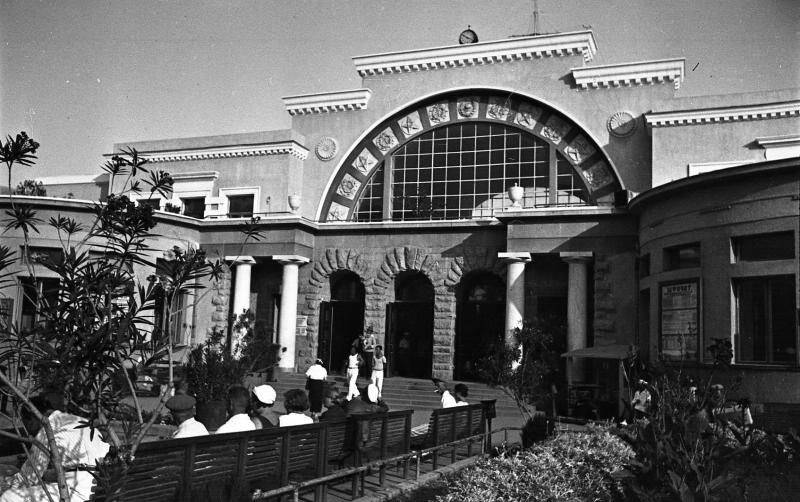 Морской вокзал, 1936 - 1939, Крымская АССР, г. Ялта. Выставка «Ялта – город счастья» с этой фотографией.&nbsp;